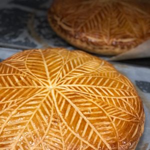 Biscuits dorés motifs feuilles croquines reception