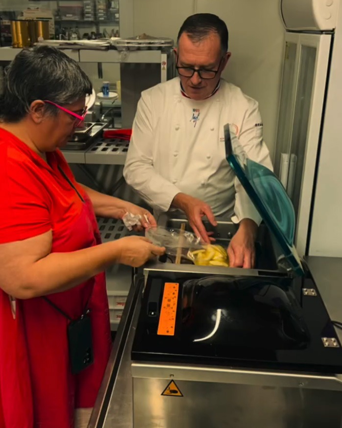 imprégnation sous vide,technique culinaire,masterclass traiteur,Jean-Marc Tachet MOF,cuisine innovante,cuisson sous vide,Croquines Réception,innovation gastronomique,infusion aliments,cuisine aromatique,fruits infusés,légumes infusés,conservation aliments,atelier cuisine professionnelle,masterclass