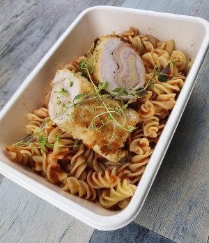 Livraison plateaux repas chauds à Amiens : la solution gourmande pour vos réunions d’entreprise