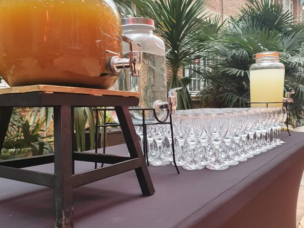 Evènement professionnel. Boissons du buffet.