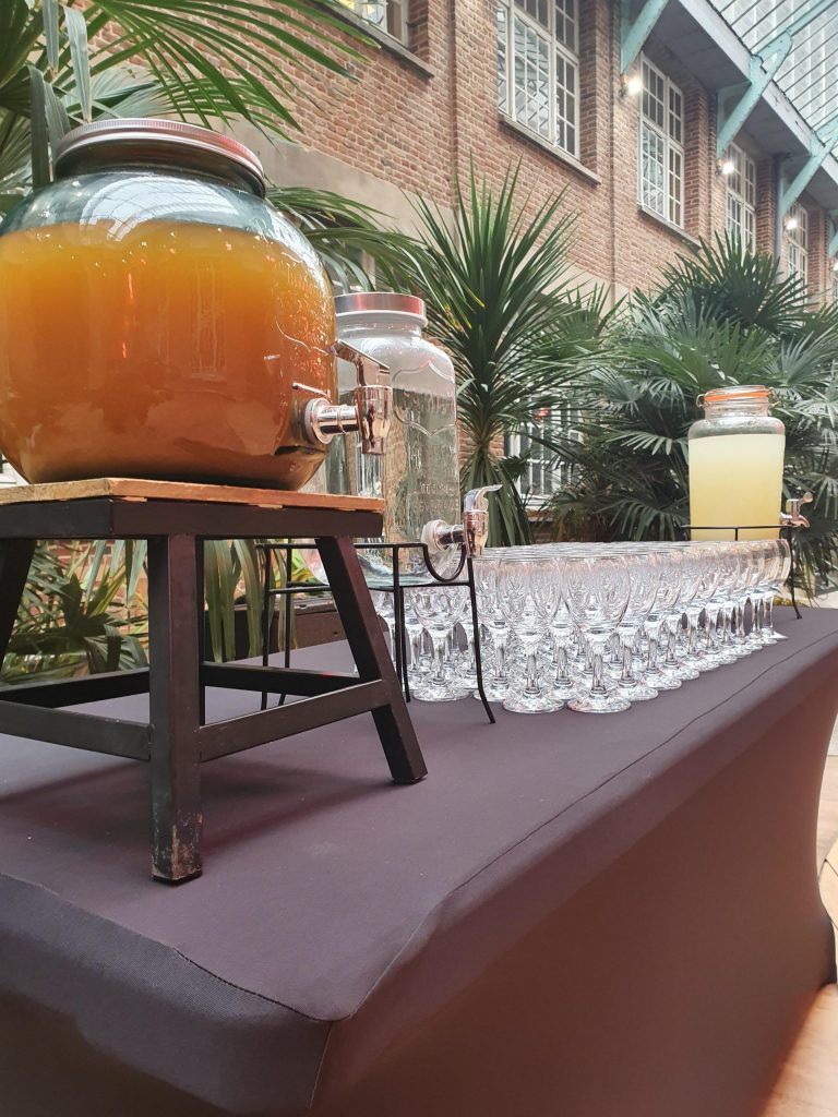 Evènement professionnel. Boissons du buffet.