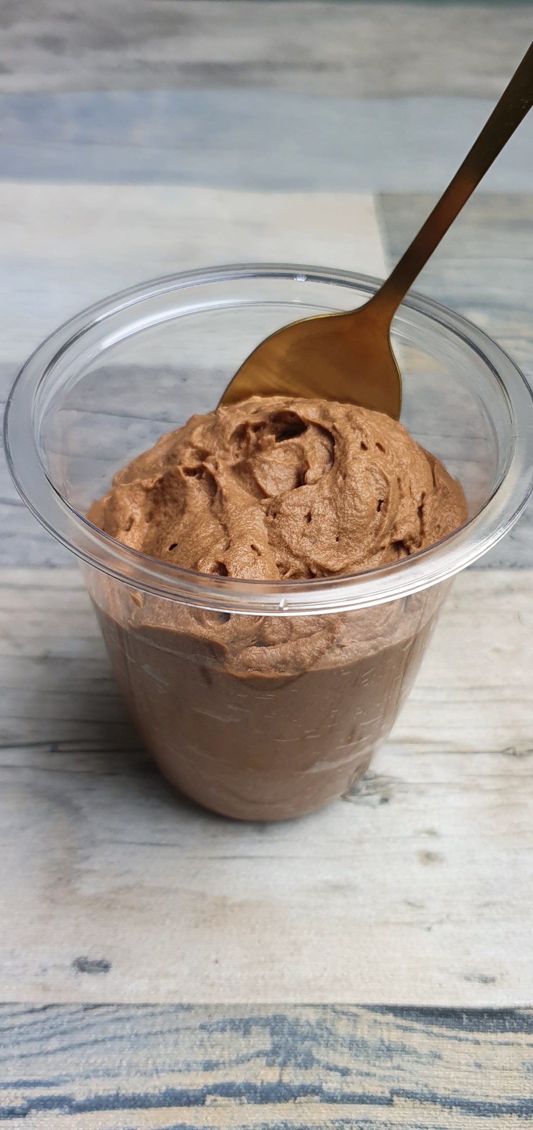 Mousse chocolatée crémeuse cuillère croquines reception