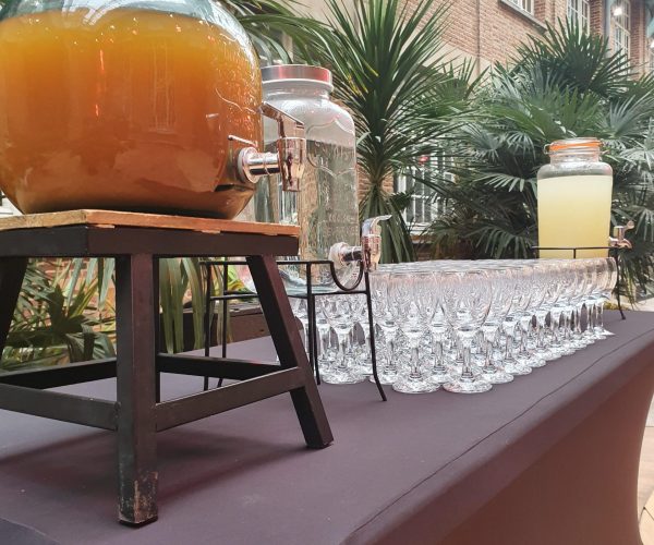 Evènement professionnel. Boissons du buffet.